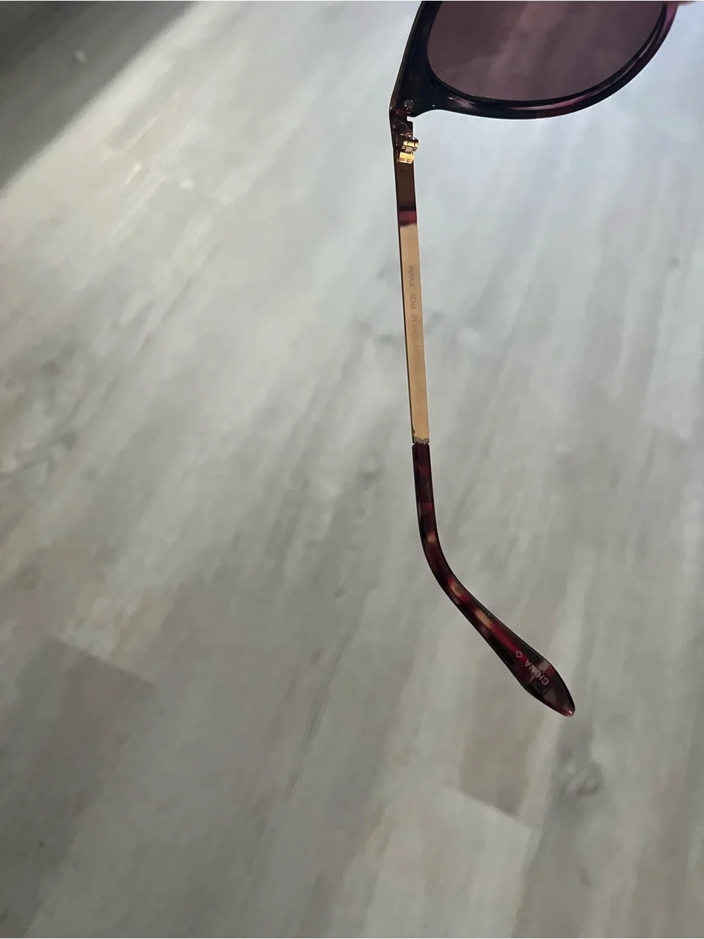Men's Round Sunglasses with Purple Lenses and Gold Frame